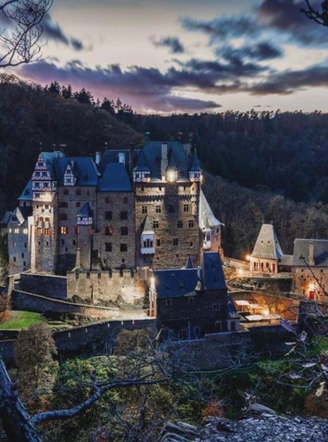 Attraktive Wohnung-Elztalidyll-Zwischen Mosel,Nuerburgring Und Burg Eltz Kollig Екстериор снимка