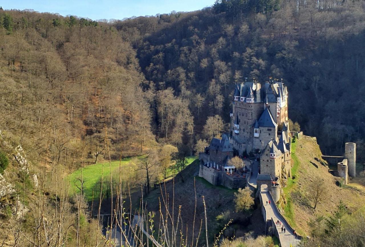 Attraktive Wohnung-Elztalidyll-Zwischen Mosel,Nuerburgring Und Burg Eltz Kollig Екстериор снимка
